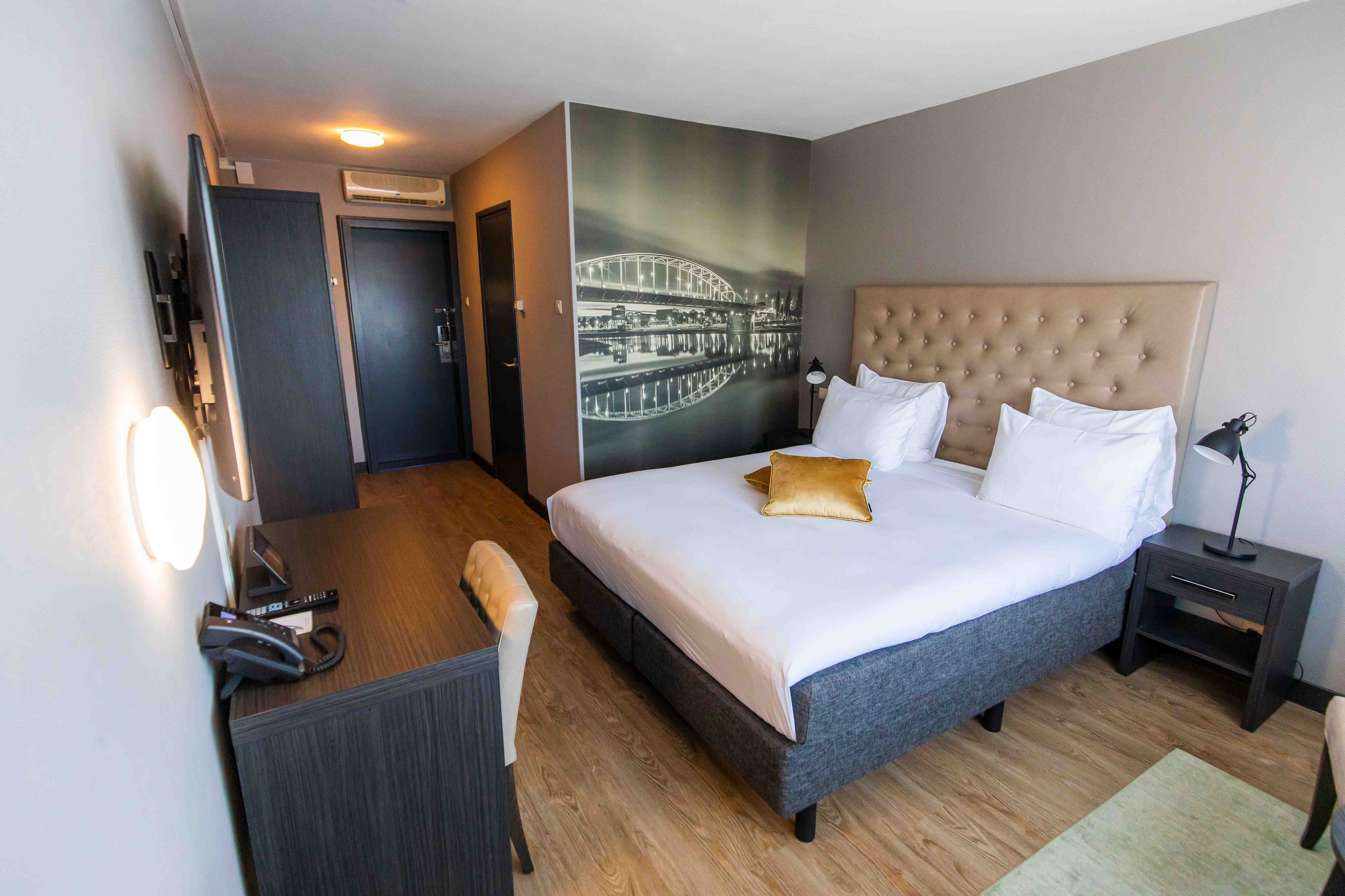 Comfy Double Room - Hotel Haarhuis (2).jpg
